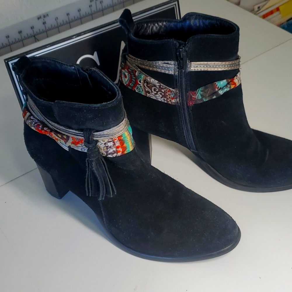 Women's 11 suede short boot